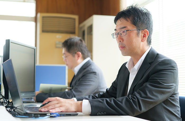 正社員の勤務中の写真